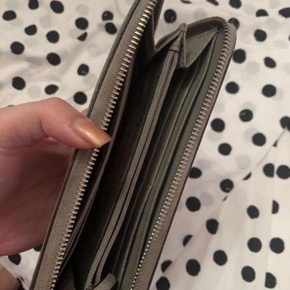 Michael Kors wallet - Picture 2 of 7